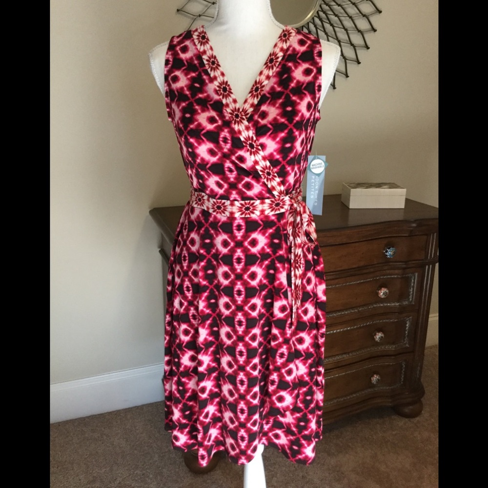NWT, 4P, sleeveless faux wrap dress